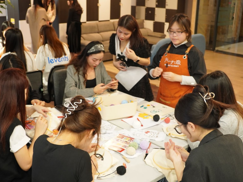 Workshop thêu len mừng ngày phụ nữ Việt Nam