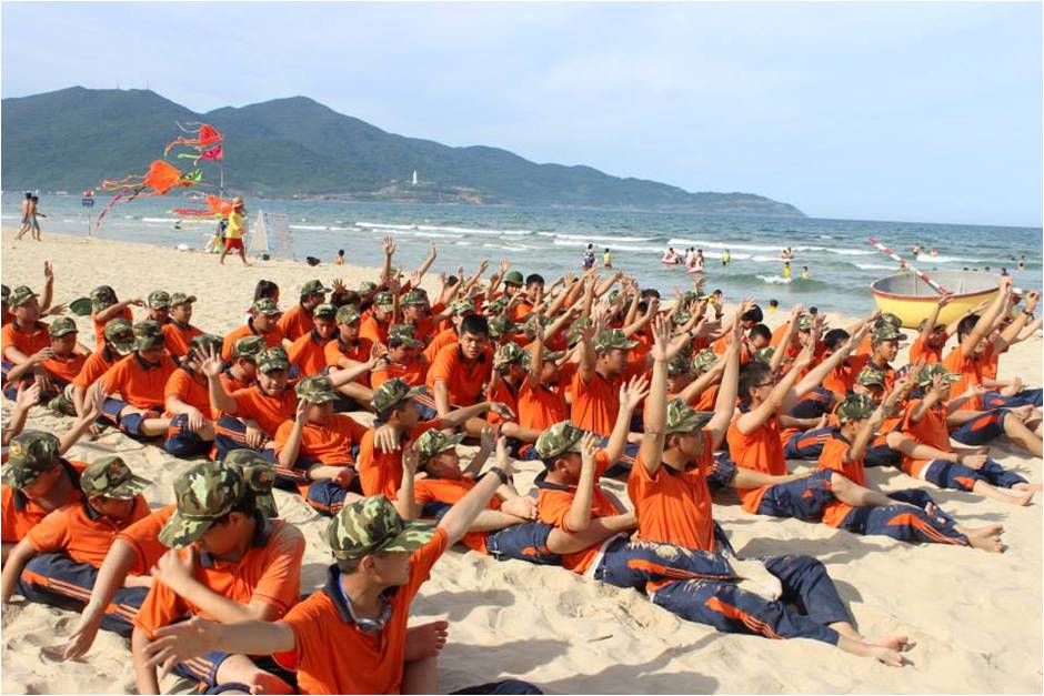 Trò Chơi Tập Thể: Các trò chơi team building trên biển thú vị